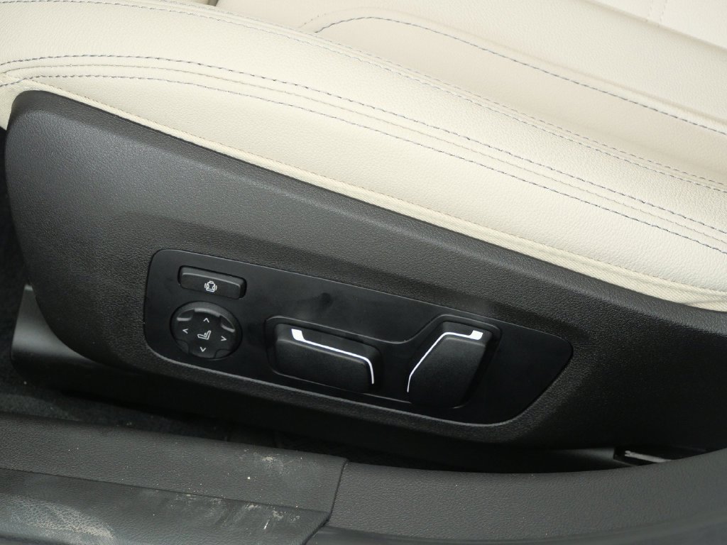 Used 2026 White BMW 330i xDrive image 38