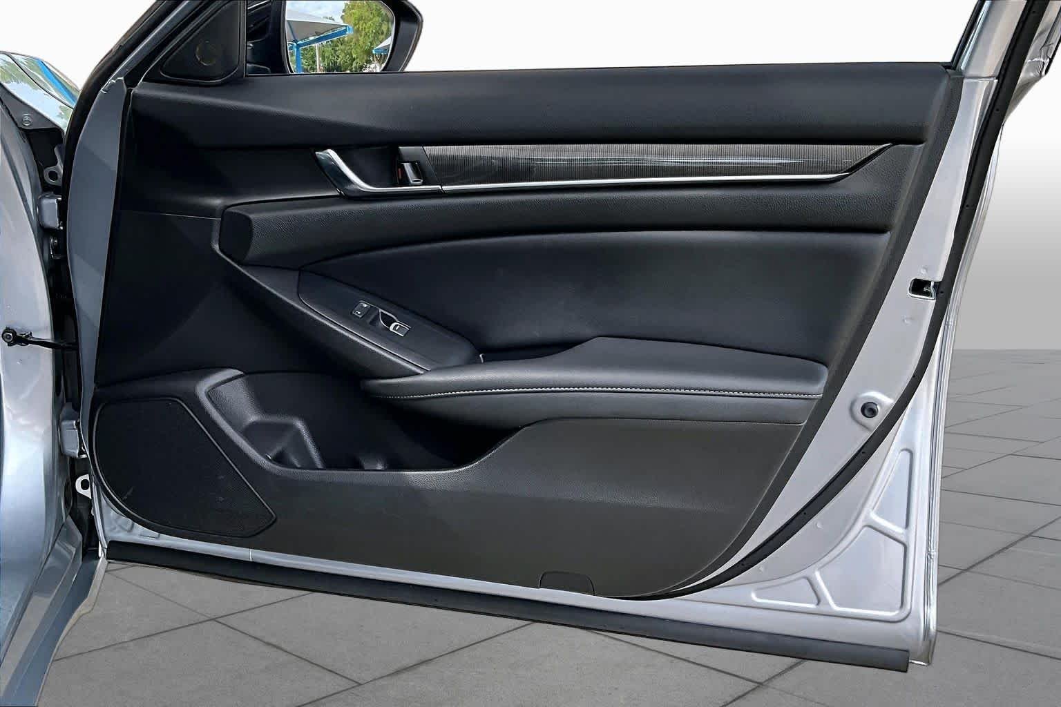 Used 2021 Lunar Silver Metallic Honda Sport image 23