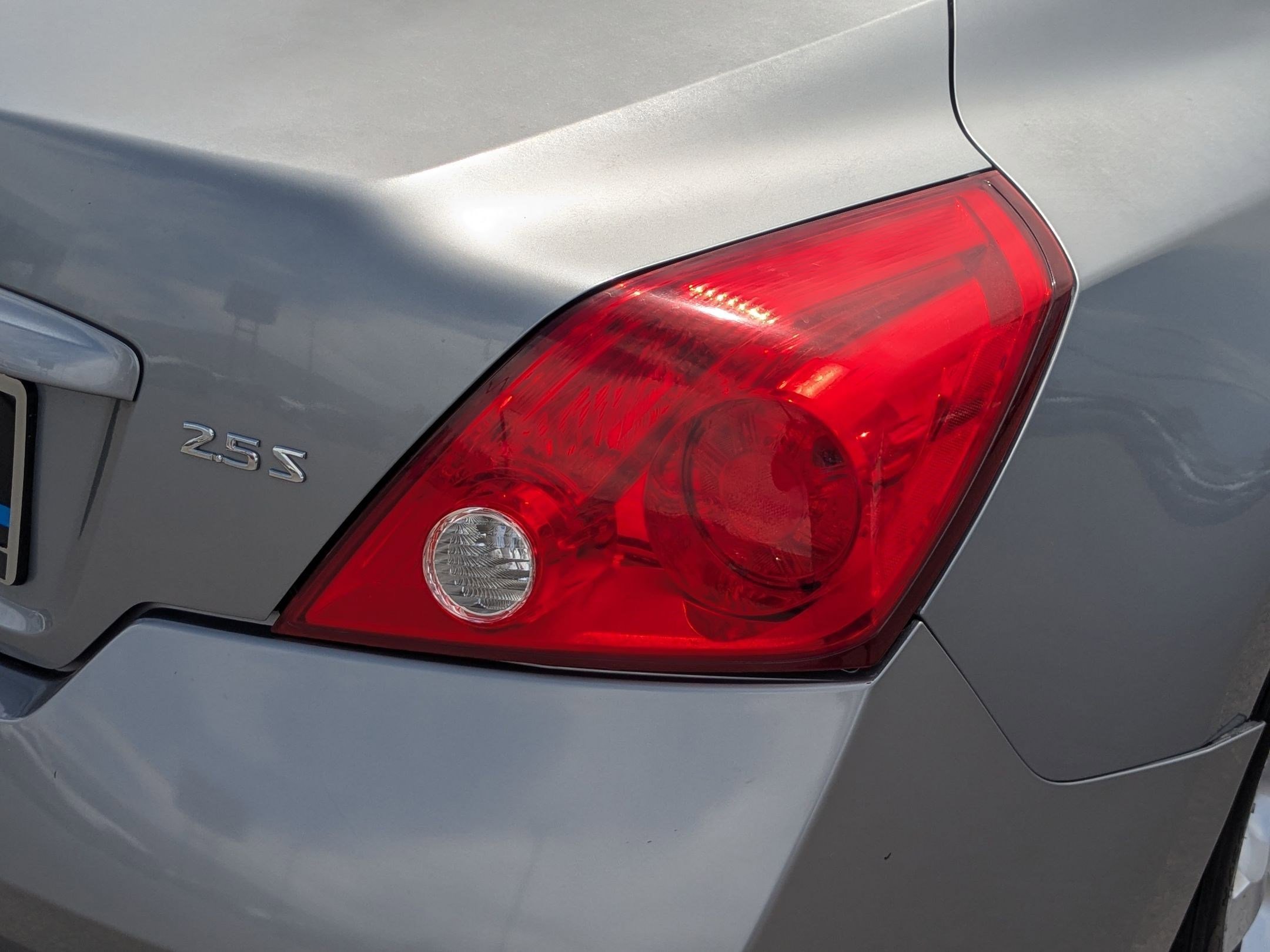 Used 2009 Precision Gray Metallic Nissan 2.5 S image 11