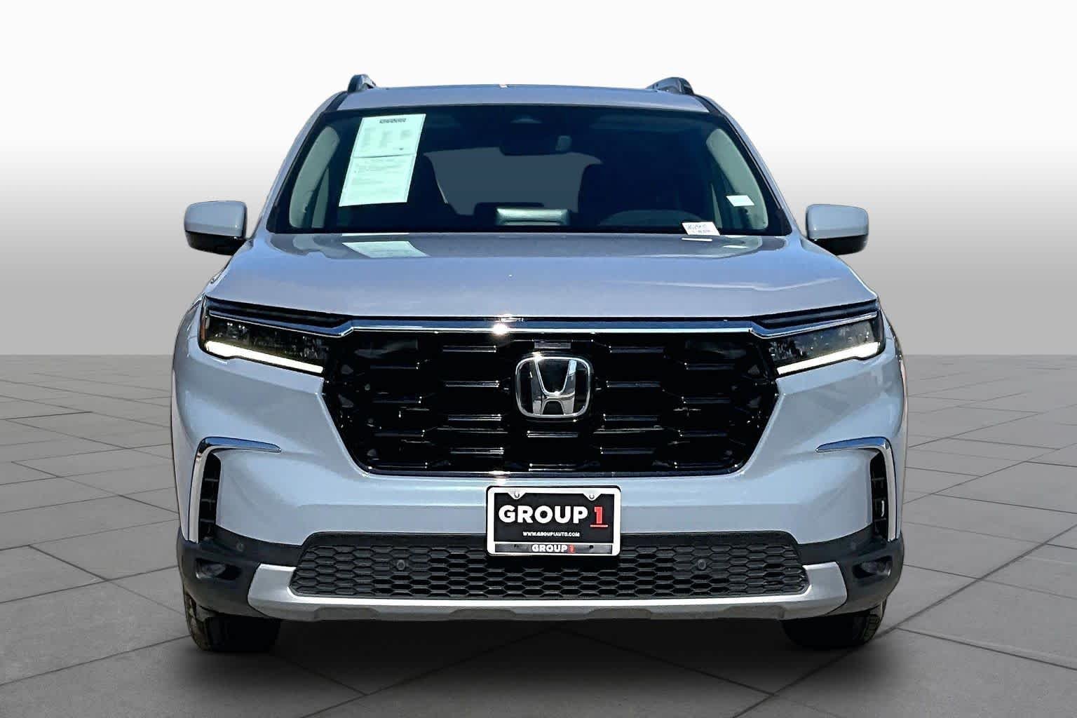 Used 2025 Sonic Gray Pearl Honda Touring image 4