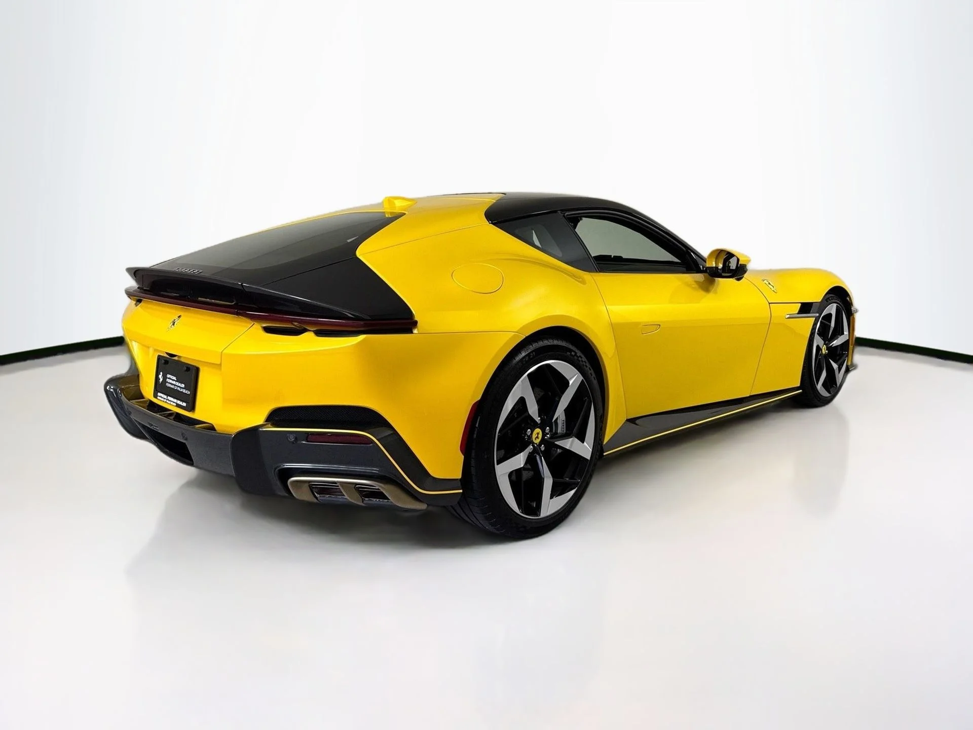 Certified Used 2025 Giallo Triplo Strato Ferrari Base image 7