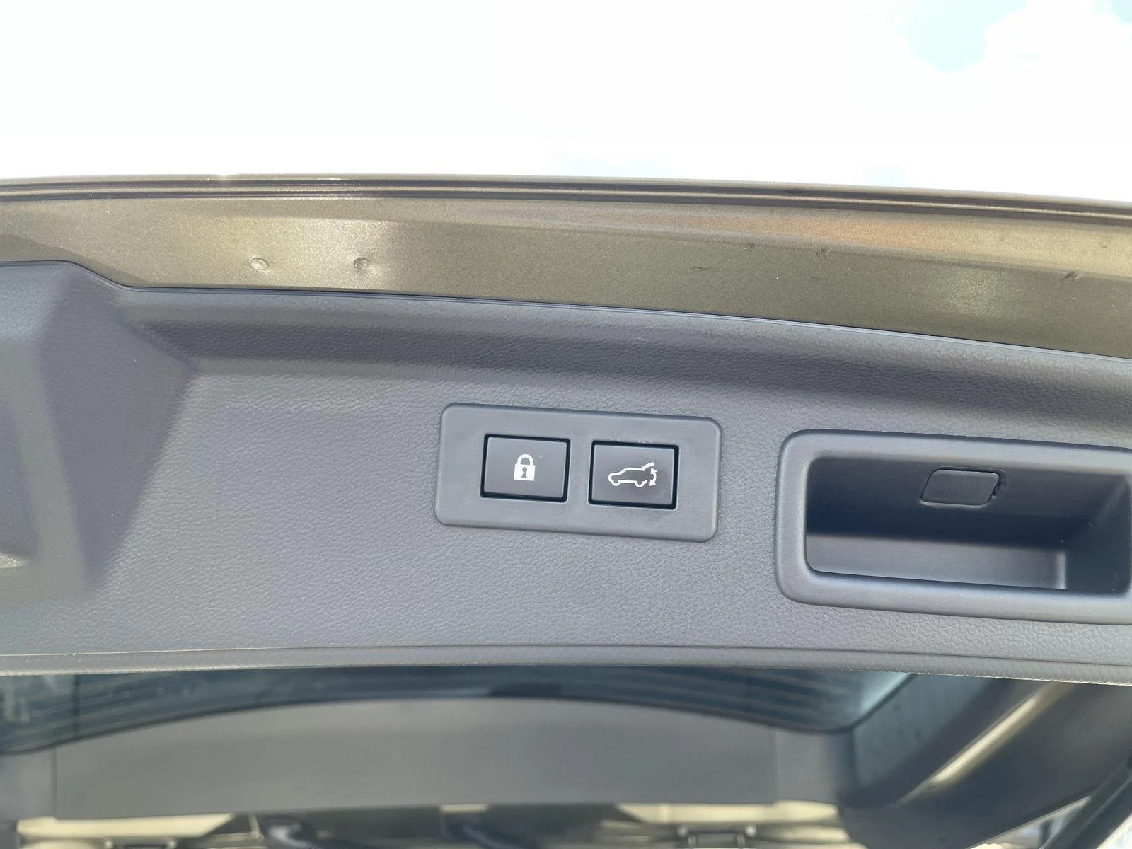 Used 2023 Autumn Green Metallic Subaru Limited image 19