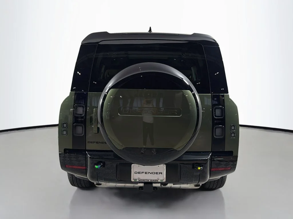New 2026 Woolstone Green Land Rover X-Dynamic SE image 6