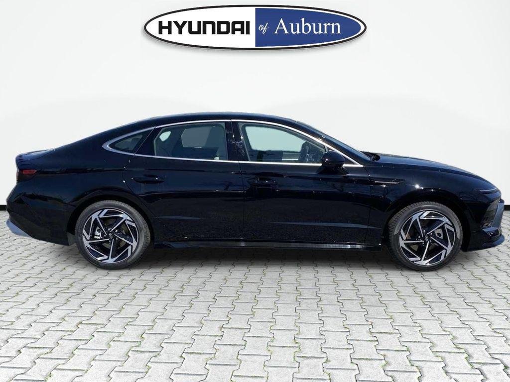 New 2026 Black Hyundai SEL Sport image 4