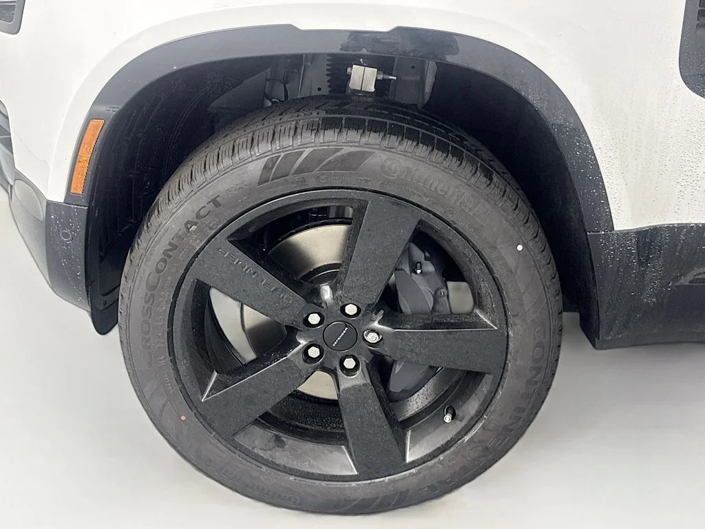New 2026 Fuji White Land Rover X-Dynamic SE image 31