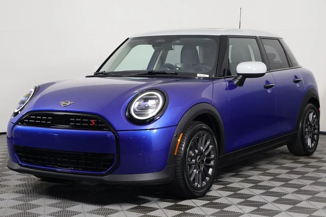 2026 MINI 4 Door Signature Plus