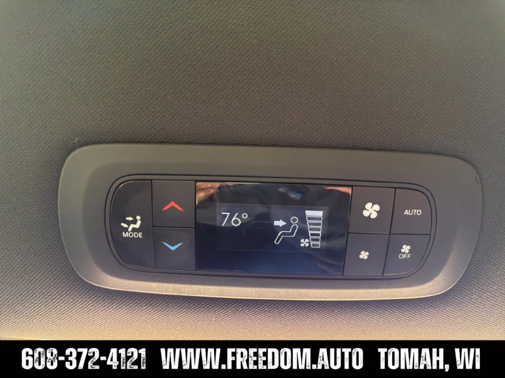 Used 2025 White Chrysler Select image 35
