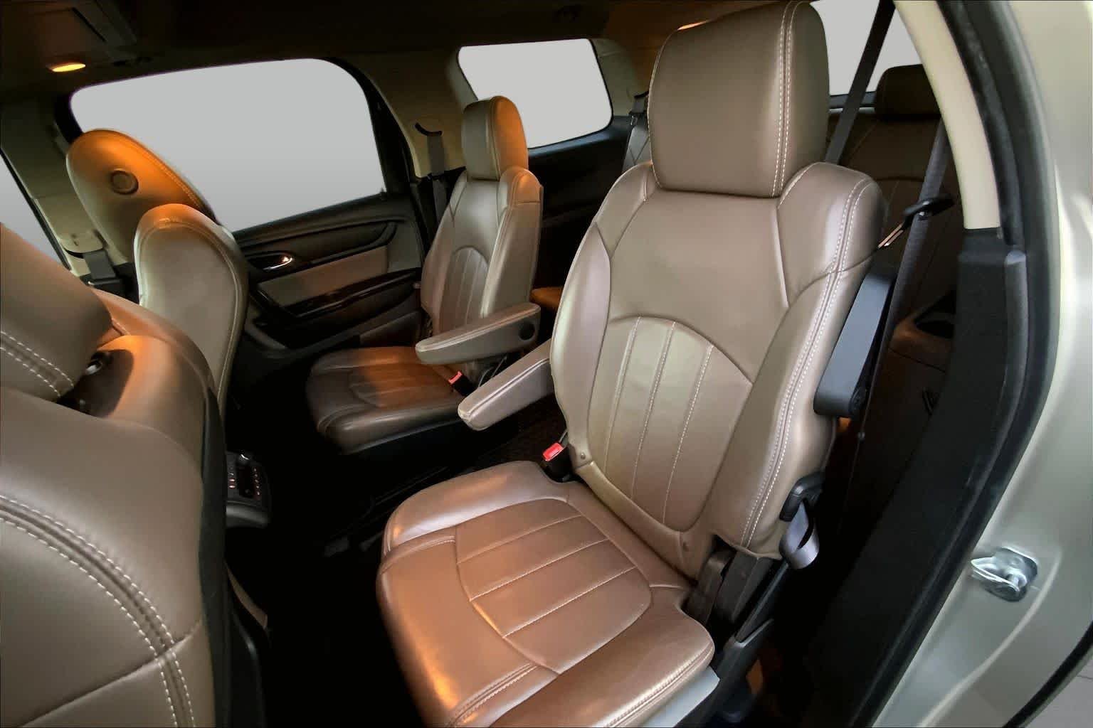 Used 2014 Champagne Silver Metallic GMC SLT image 17
