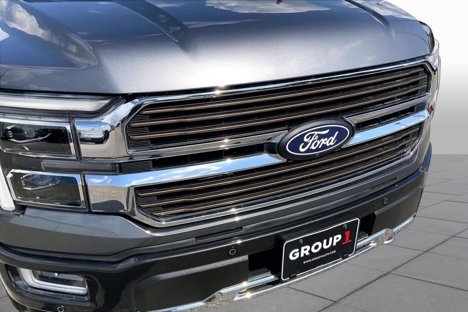 Used 2024 Carbonized Gray/Darkened Bronze Ford King Ranch image 30