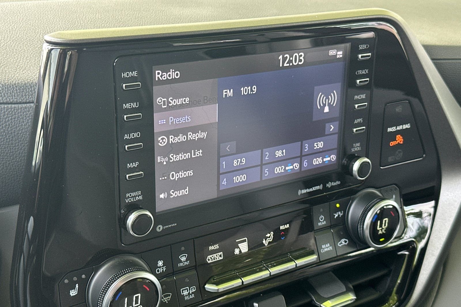 2022 Toyota Highlander XLE - Photo 19