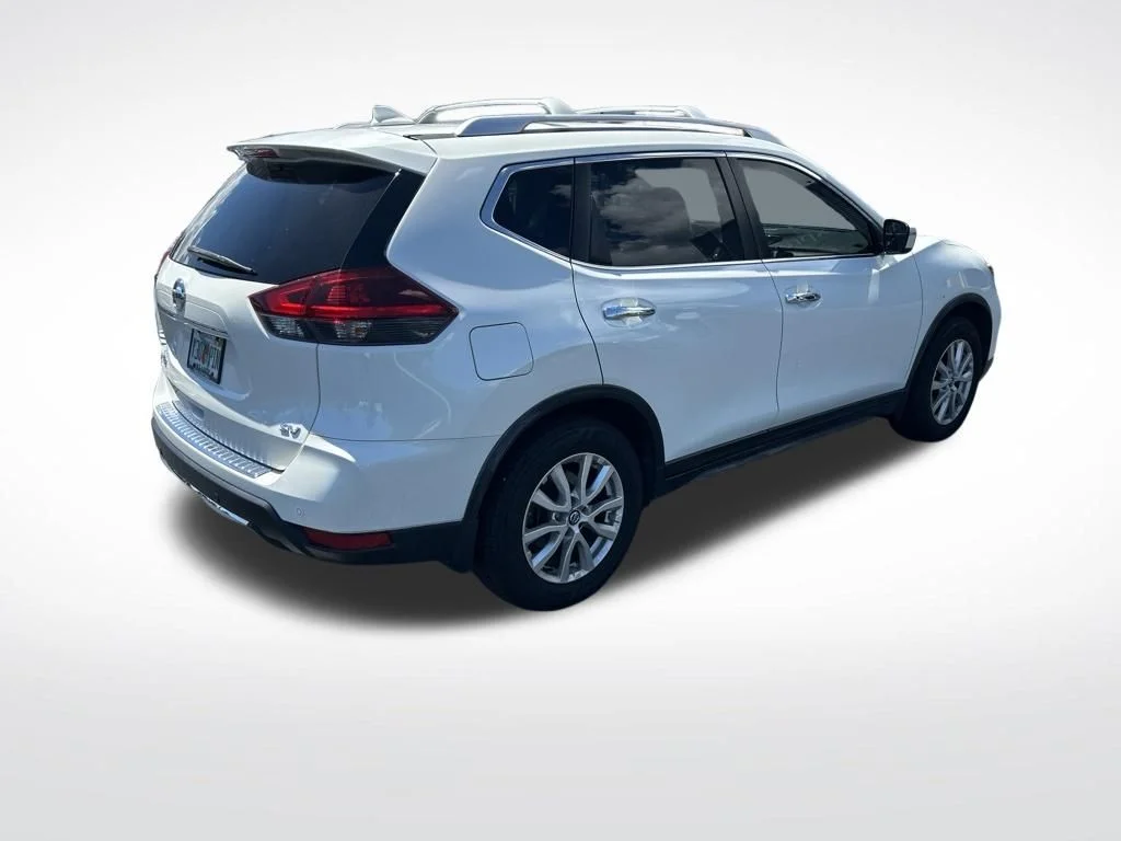 Used 2020 White Nissan SV image 4