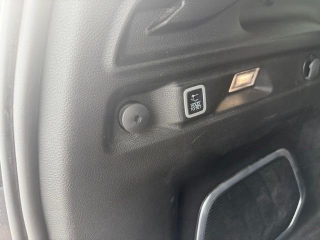 Used 2022 Gray Jeep Limited image 25