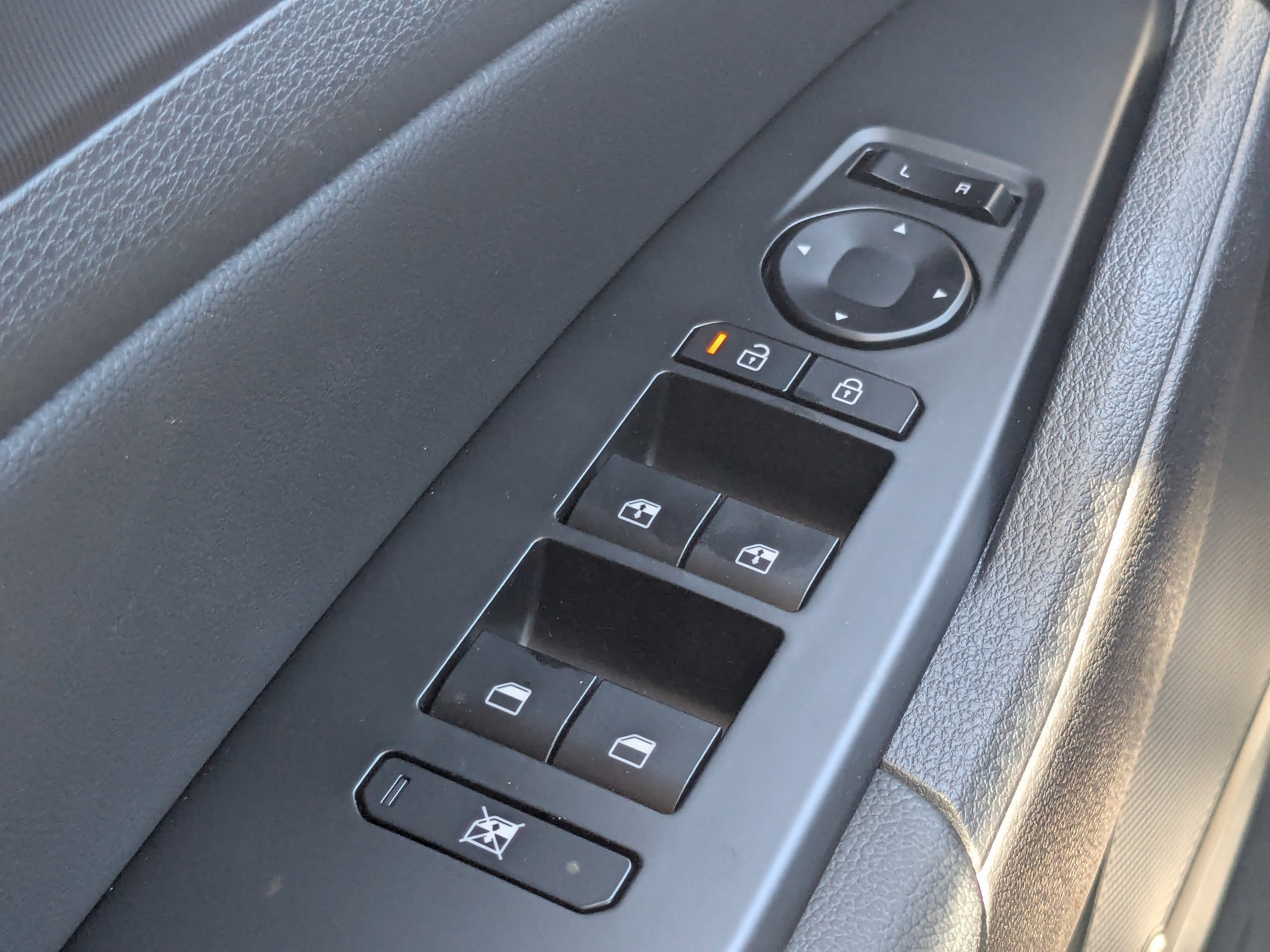 New 2026 Snow White Pearl Kia EX image 31