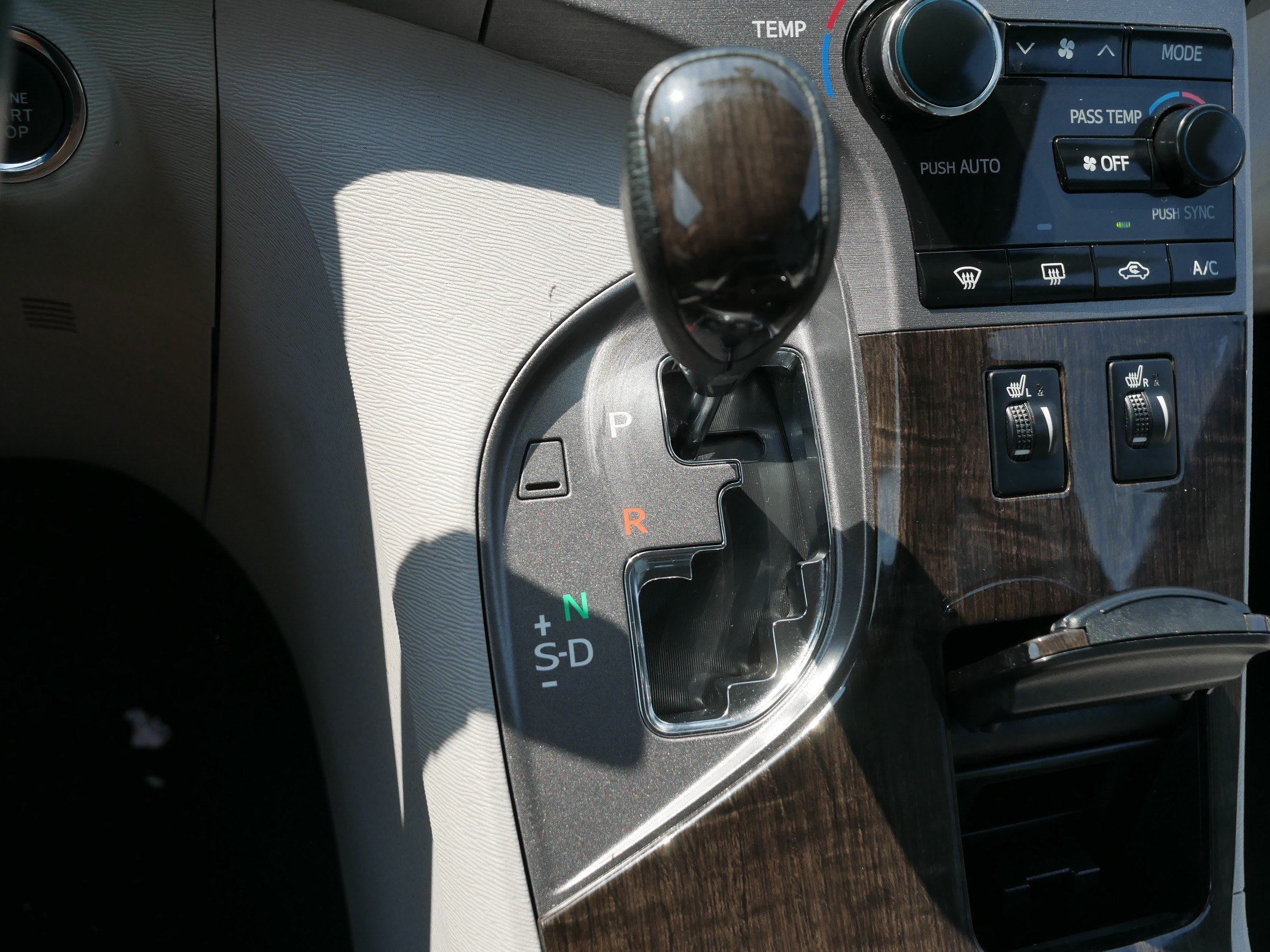 Used 2015 Celestial Silver Metallic Toyota Limited image 24