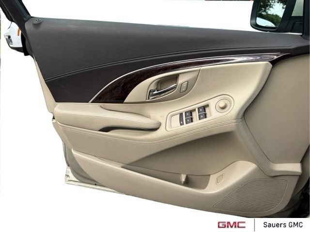Used 2016 SPARKLING SILVER METALLIC Buick Base image 9