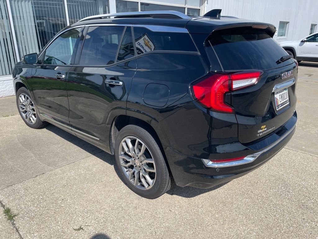 Used 2023 EBONY TWILIGHT METALLIC GMC Denali image 2