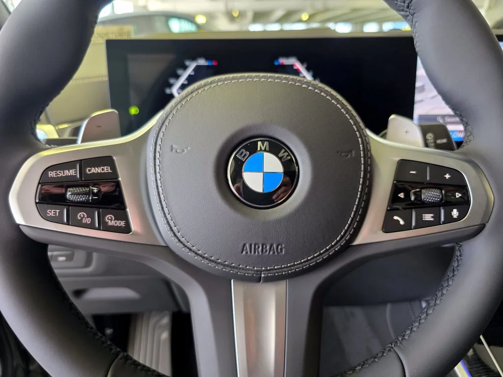 New 2026 Manhattan Green Metallic BMW sDrive40i image 21