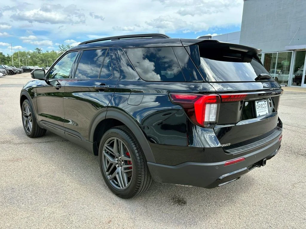 Used 2026 Black Metallic Ford ST-Line image 5