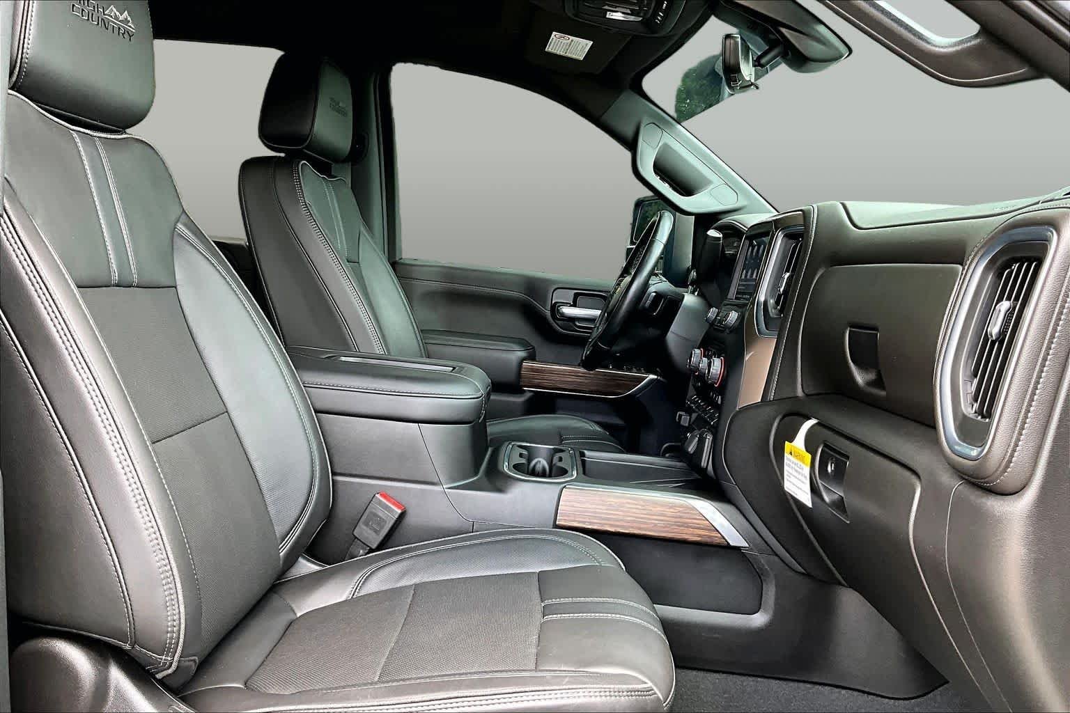 Used 2022 Mosaic Black Metallic Chevrolet High Country image 9
