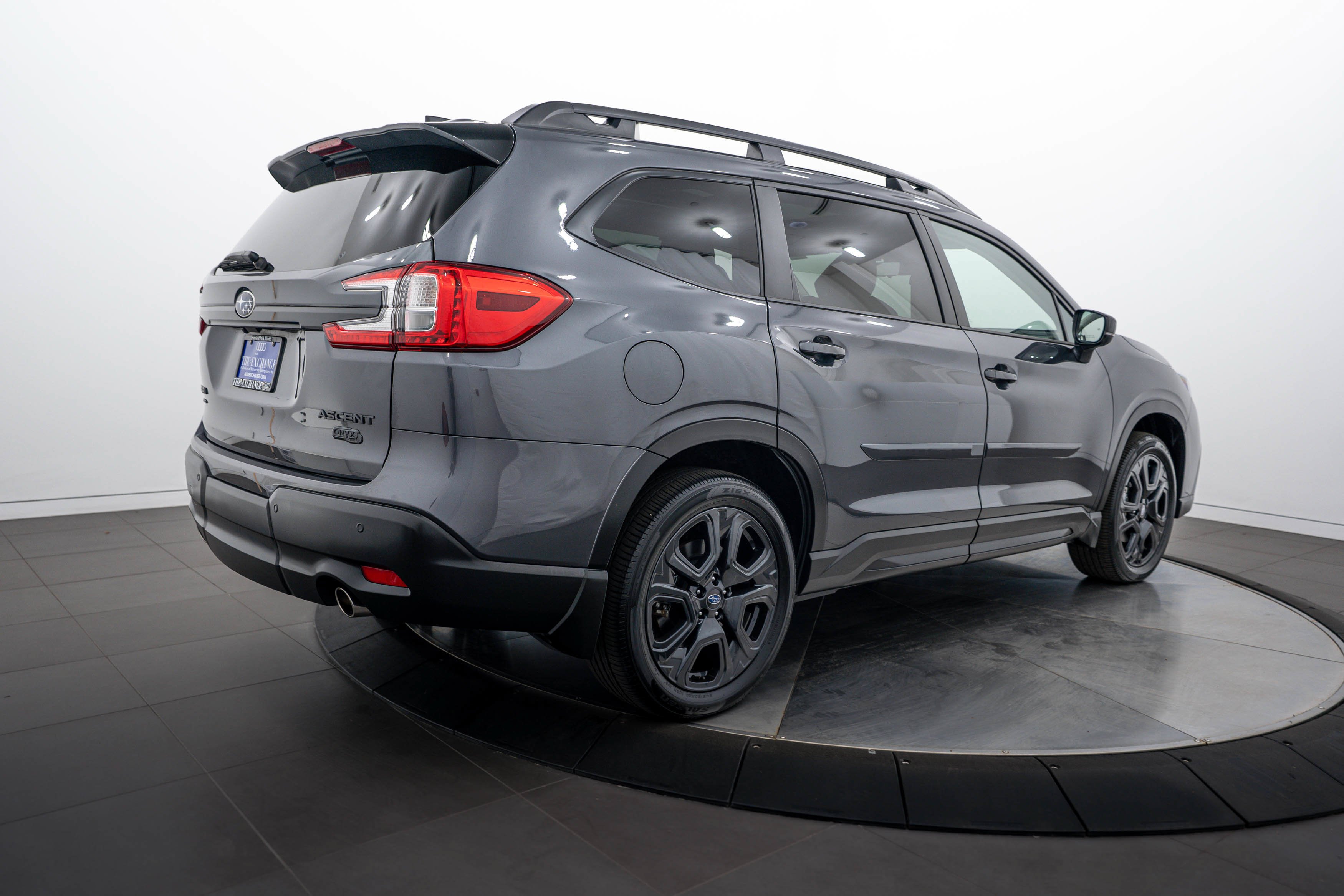 Used 2025 Magnetite Gray Metallic Subaru Onyx Edition Touring image 4