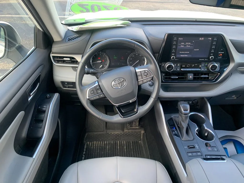 Used 2020 White Toyota XLE image 17