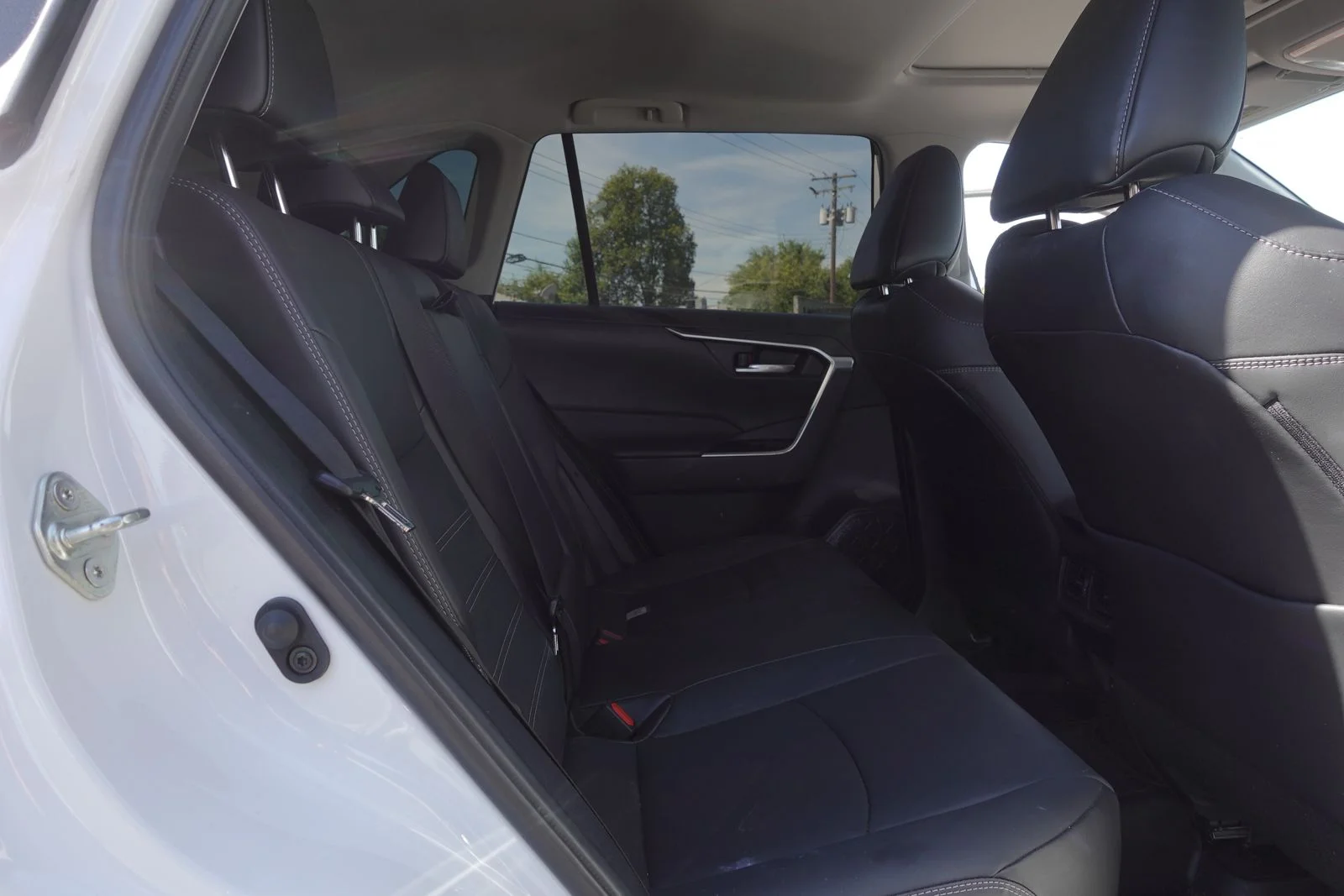 Used 2023 Wind Chill Pearl Toyota XLE Premium image 14