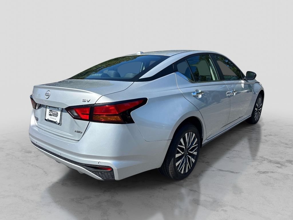 Used 2024 Silver Nissan 2.5 SV image 5