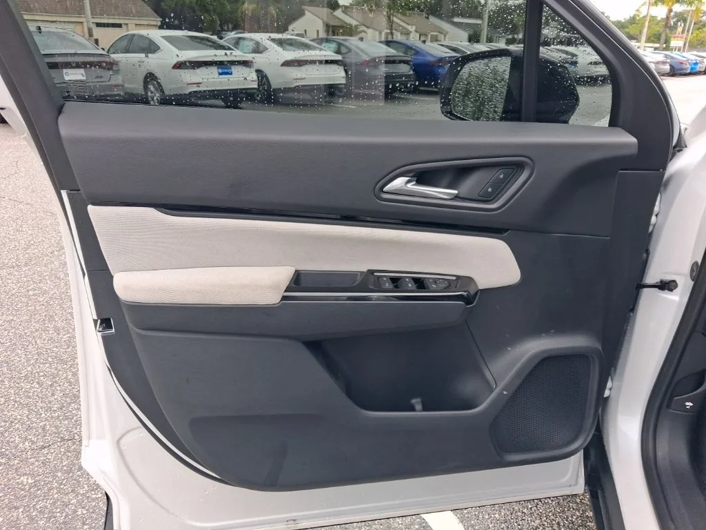 Used 2025  Honda EX image 19