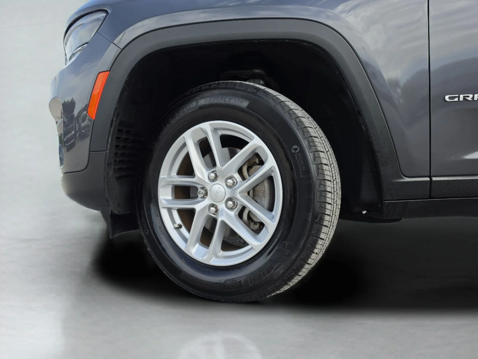 Used 2024 Gray Jeep Laredo X image 40