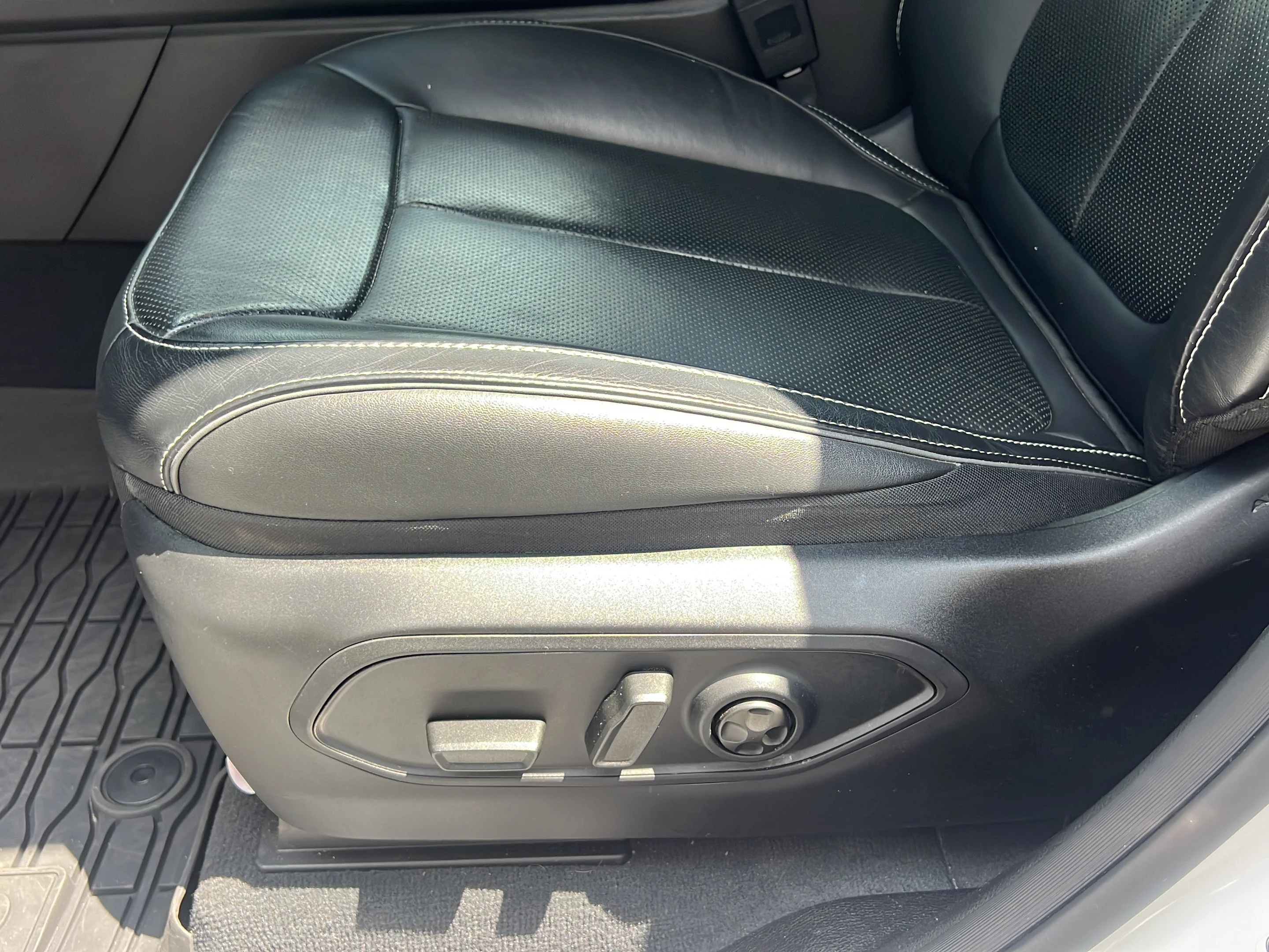 Used 2023 Bright White Clearcoat Jeep Overland image 15
