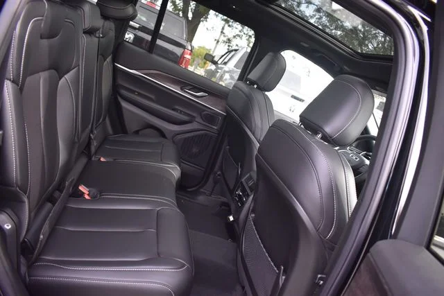 New 2027 High Gloss Black Jeep Limited image 17