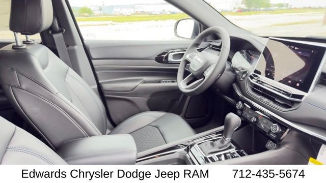 New 2026 Fathom Blue Pearl-Coat Exterior Paint Jeep Latitude image 35