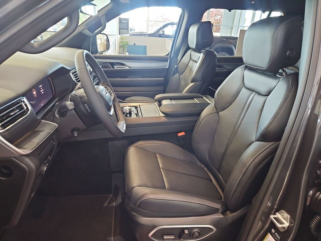 New 2026 Baltic-Gray Metallic Clear-Coat Exterior Paint Jeep Limited Reserve image 21