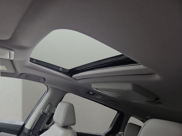 Used 2023 Obsidian Blue Pearl Honda Touring image 8