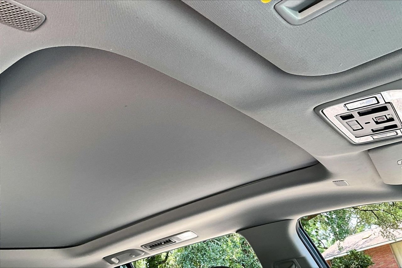 Used 2024 White Toyota Platinum image 27