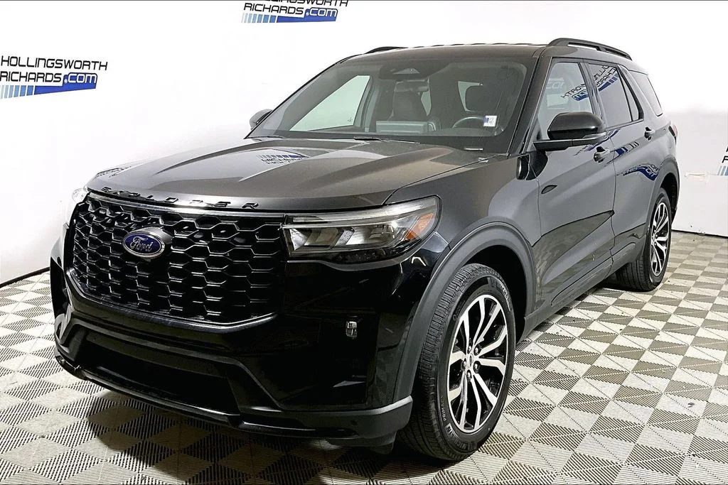 Certified Used 2025 Black Metallic Ford ST-Line image 1