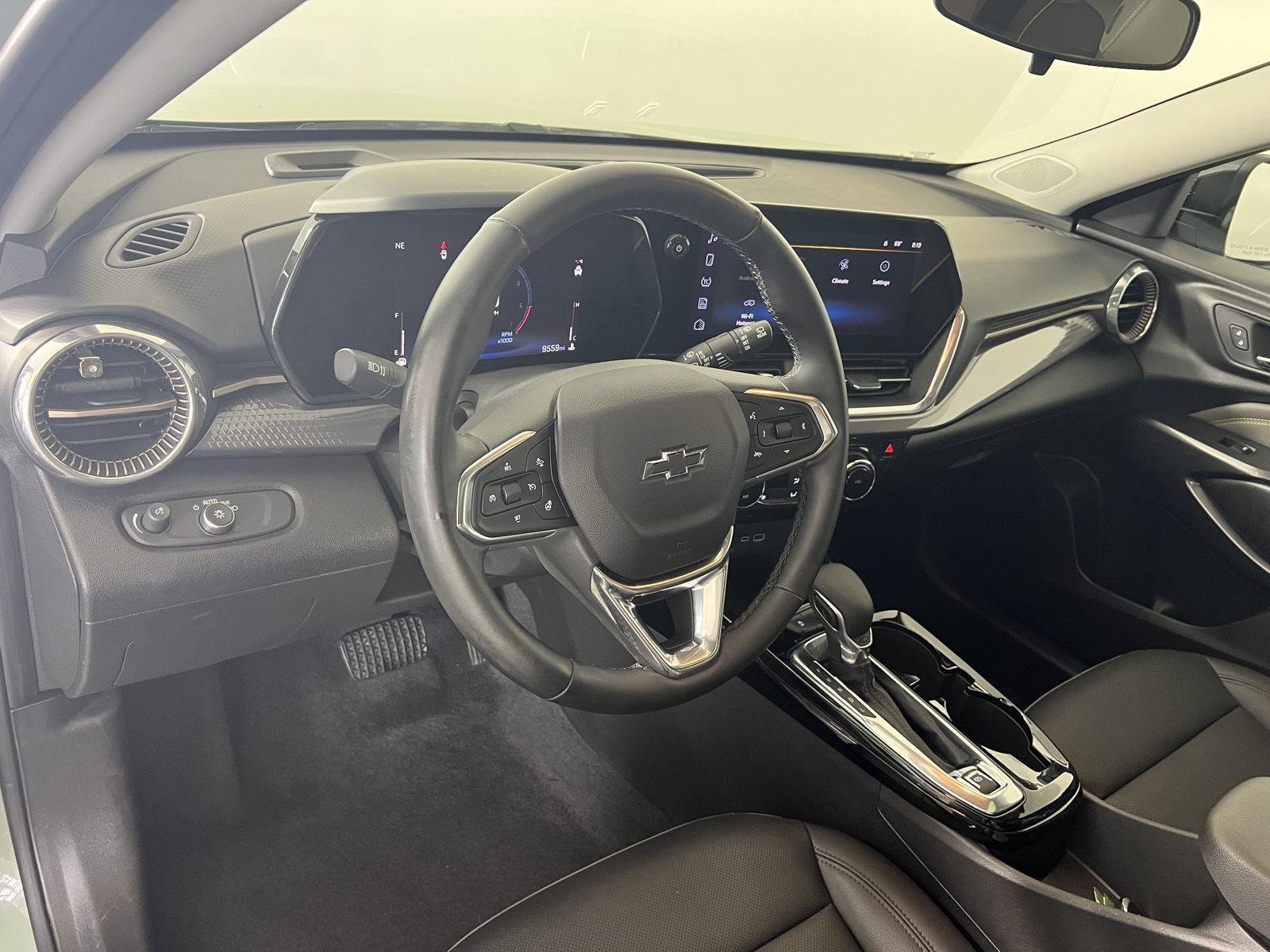 Used 2025 Cacti Green Chevrolet ACTIV image 3