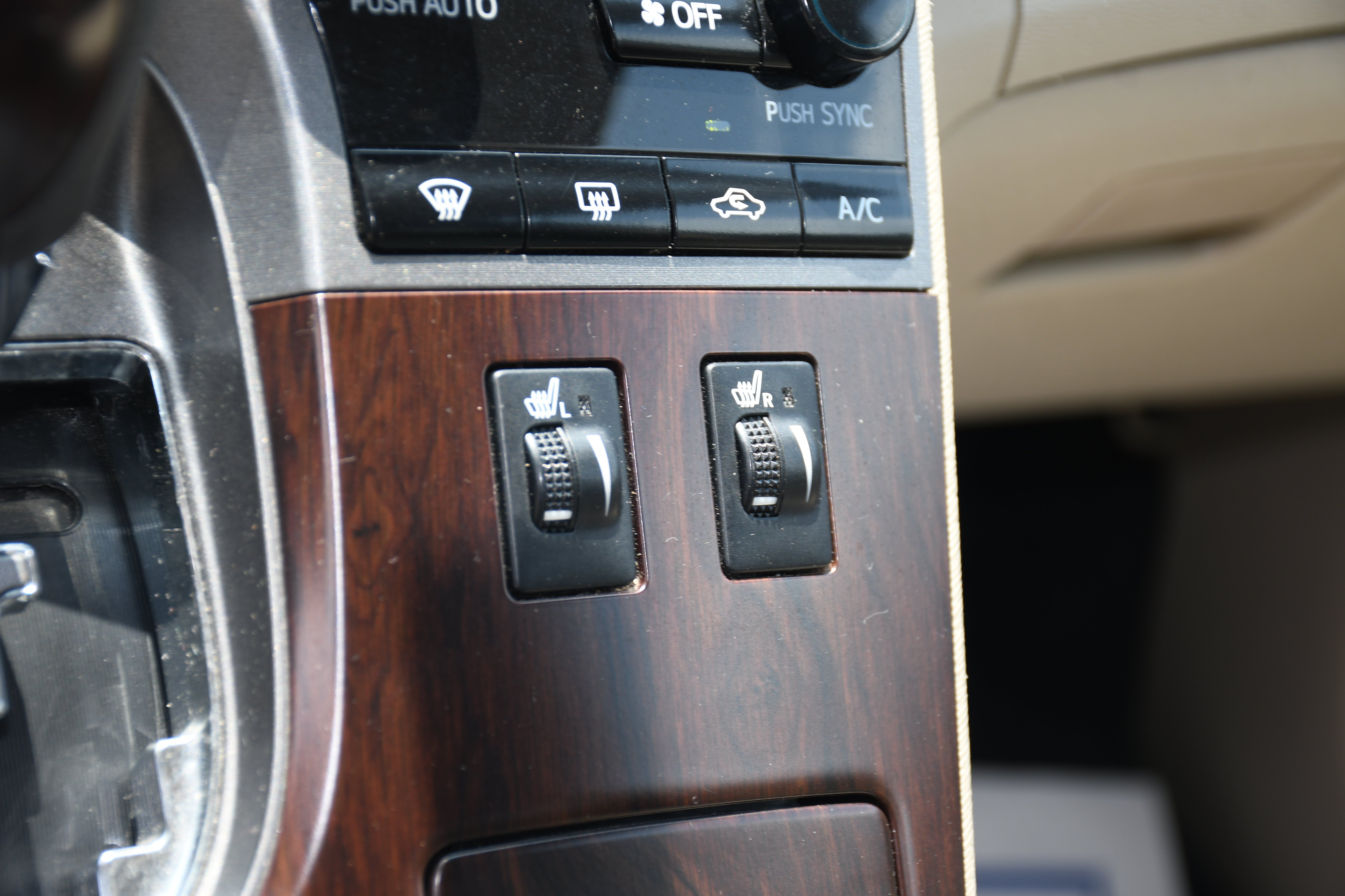 Used 2014 Red Toyota XLE image 15