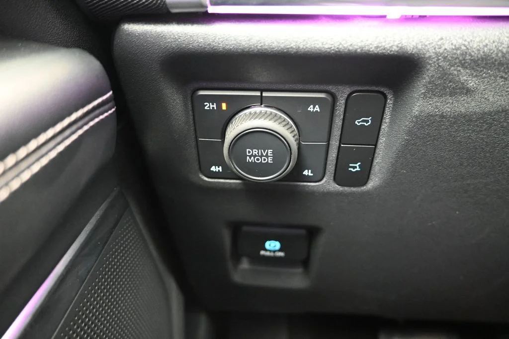 Certified Used 2025 Oxford White Ford Platinum image 18