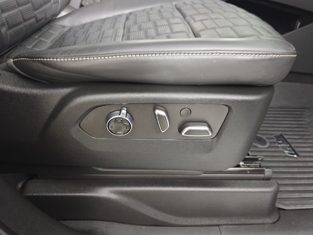 Used 2022 Crystal White Tricoat Cadillac Sport Platinum image 34