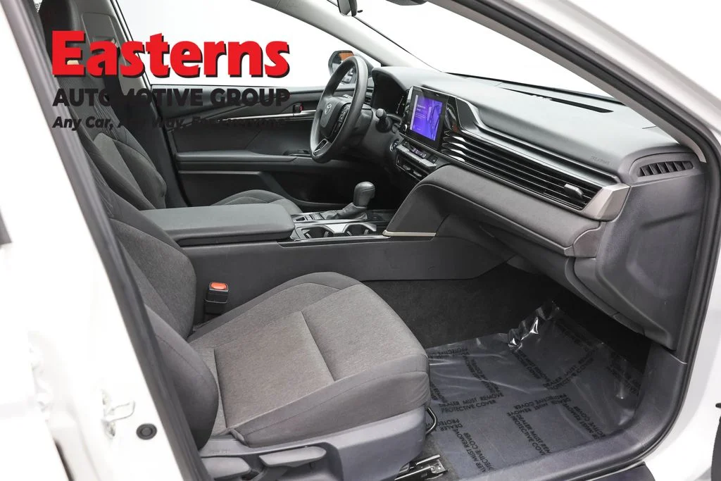 Used 2025 White Toyota LE image 23