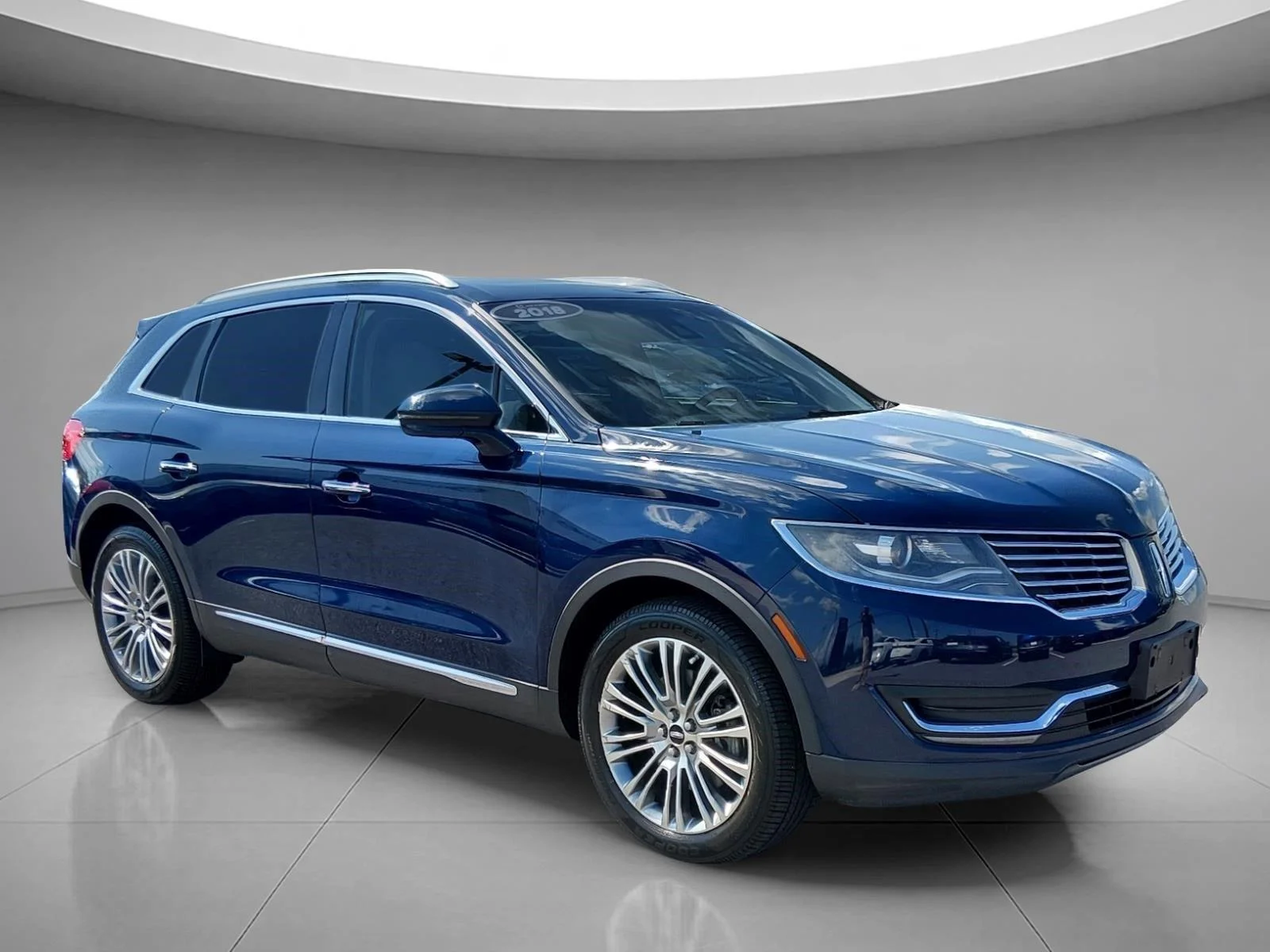 Used 2018 Blue Diamond Metallic Lincoln Reserve image 7
