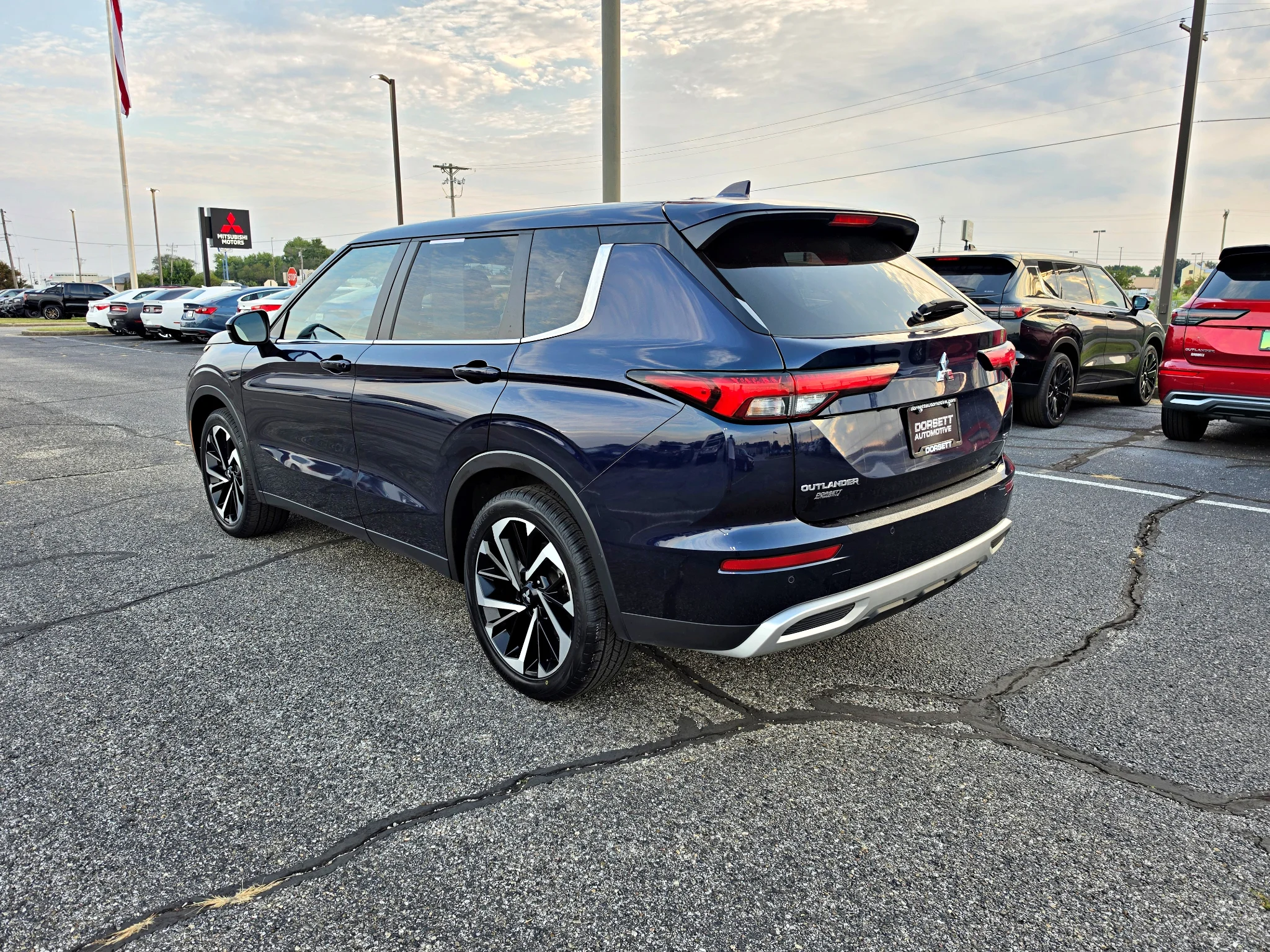 Used 2024 Cosmic Blue Metallic Mitsubishi SE image 8
