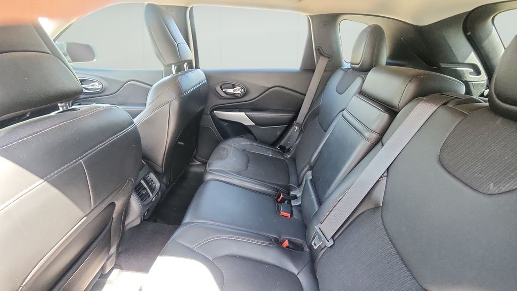 Used 2018 Blue Jeep Latitude Plus image 13