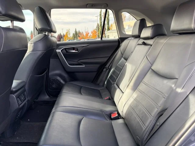 Used 2019 Gray Toyota XLE Premium image 22