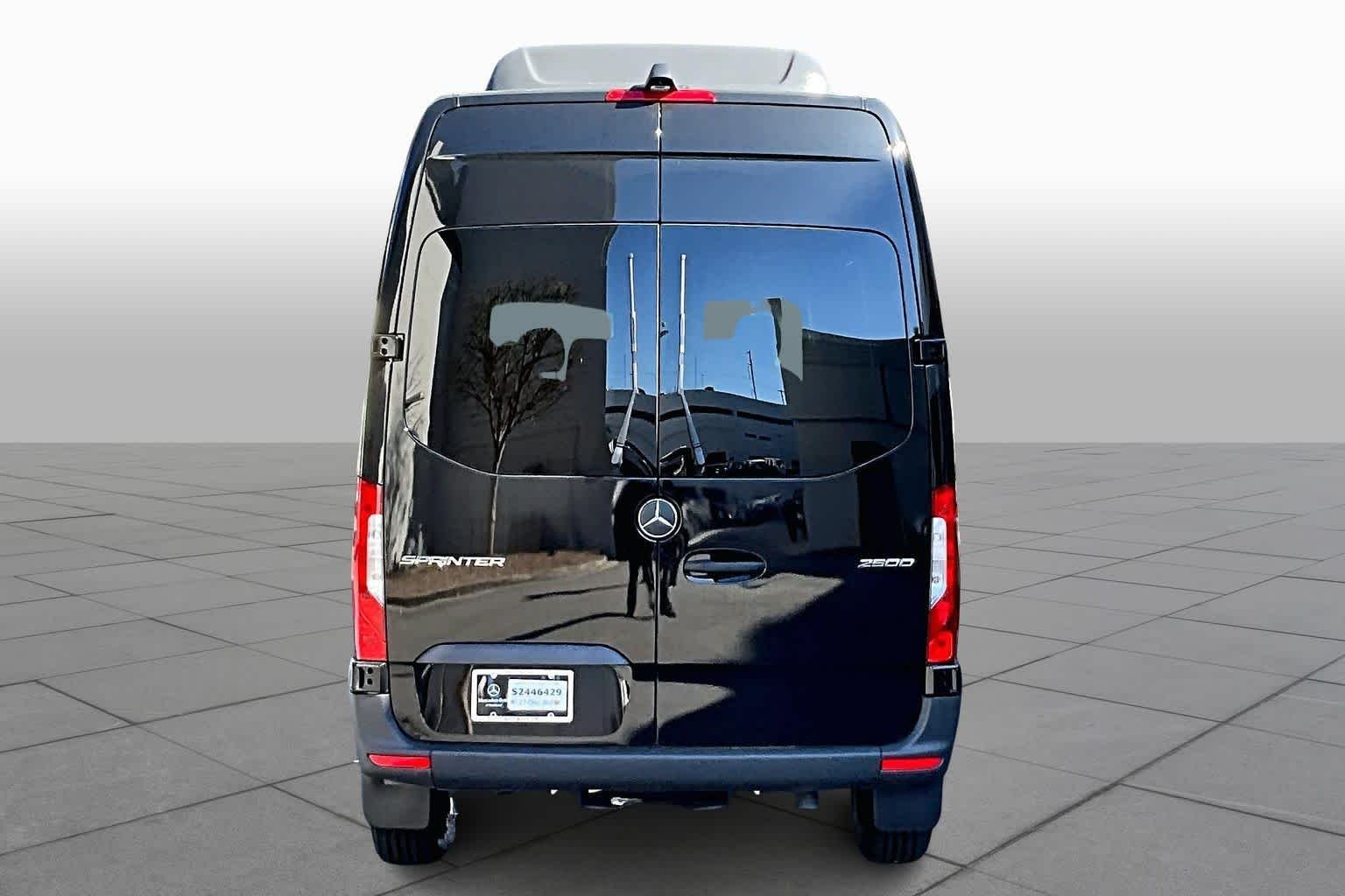 Used 2025 Jet Black Mercedes-Benz  image 4