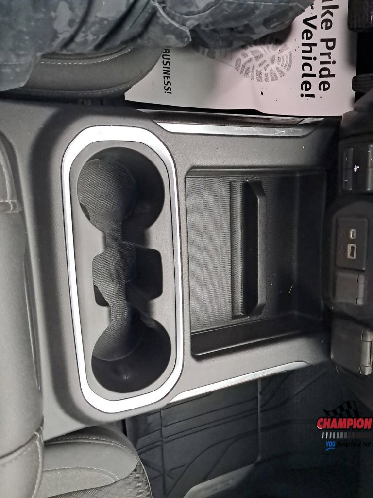 Used 2019 Silver Chevrolet RST image 22