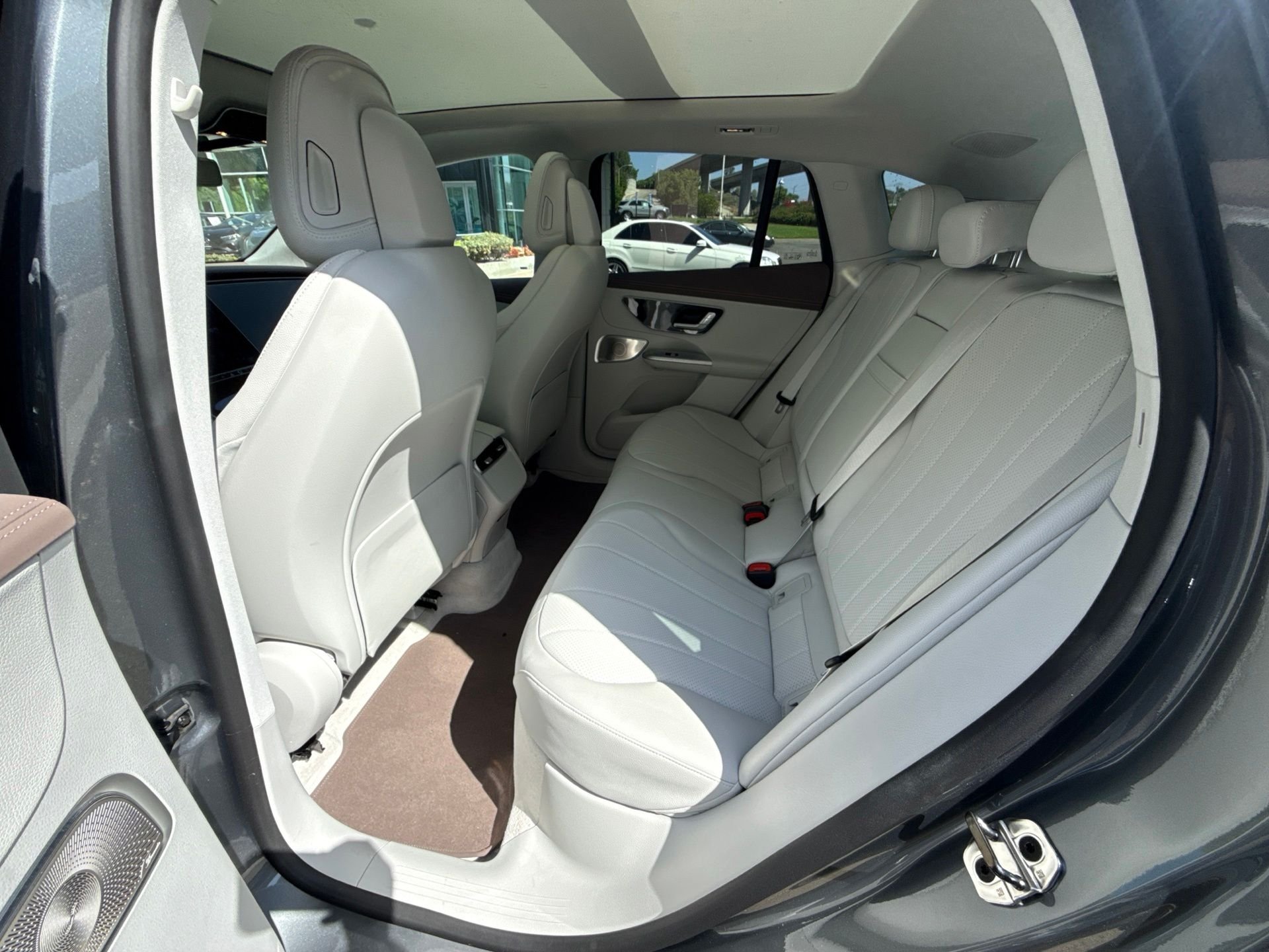 Used 2023  Mercedes-Benz 350+ SUV image 3