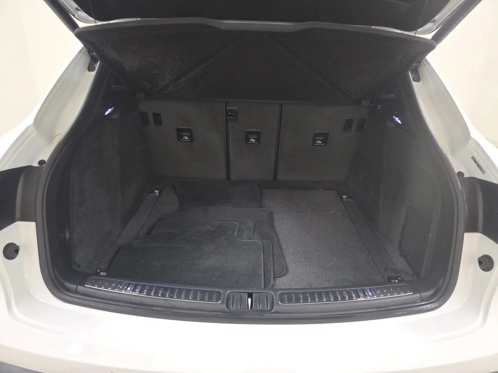 Used 2024 White Porsche  image 8
