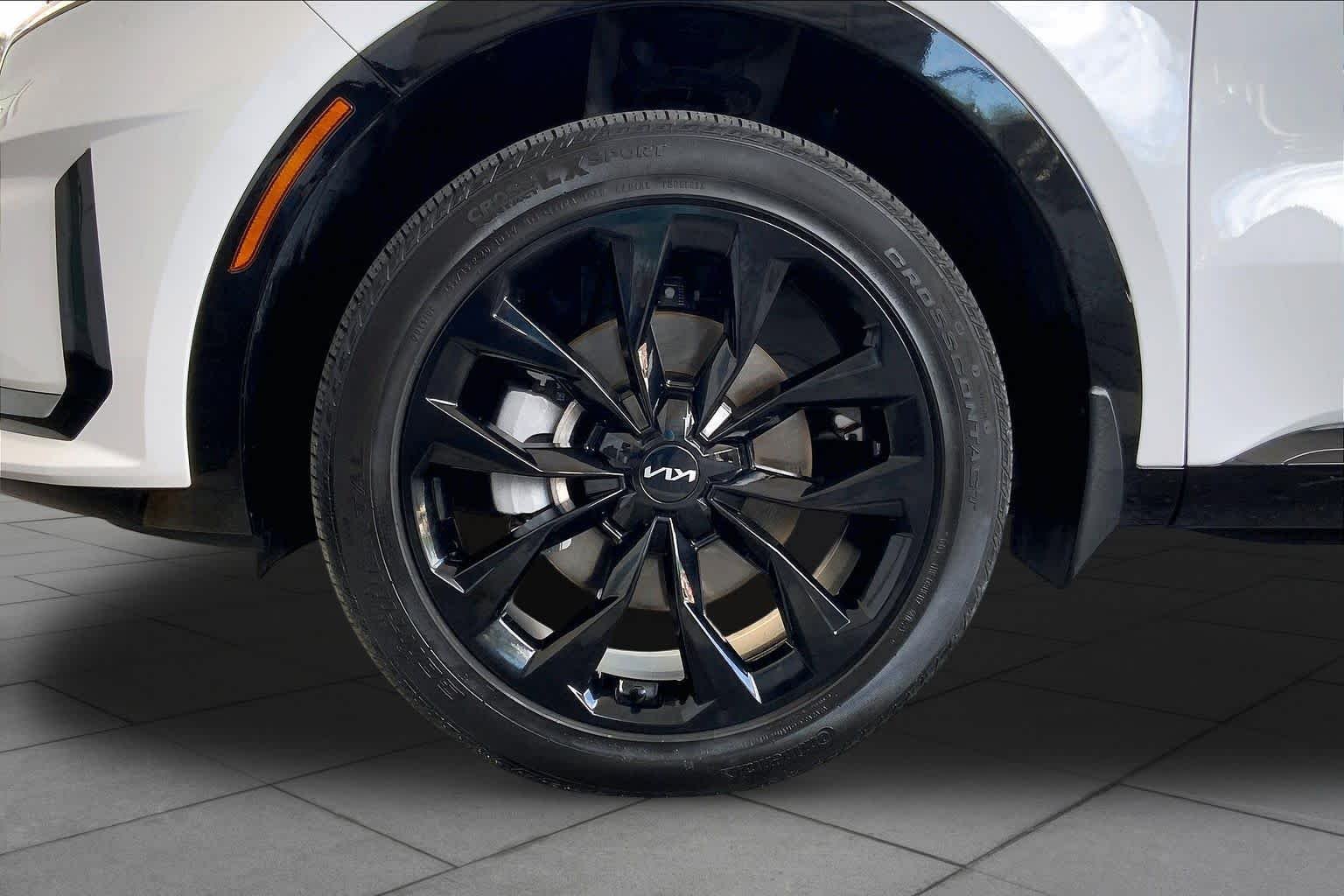 Used 2023 Glacial White Pearl Kia SX image 11